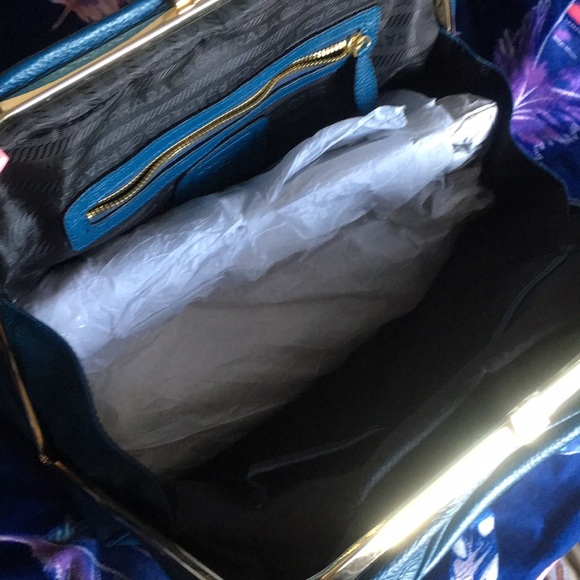 Prada Handbag - Picture 3 of 8